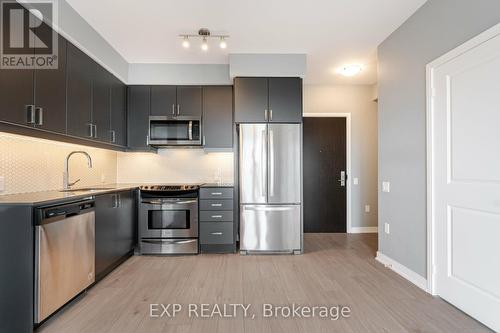 922 - 8 Nahani Way, Mississauga (Hurontario), ON - Indoor Photo Showing Kitchen With Upgraded Kitchen