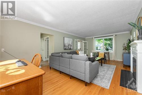 108 Banning Road, Kanata, ON - Indoor Photo Showing Living Room