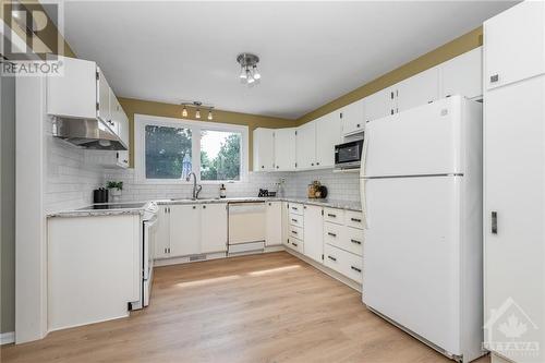 Bright kitchen - 108 Banning Road, Kanata, ON - Indoor Photo Showing Kitchen