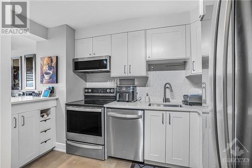 151 Bay Street Unit#905, Ottawa, ON - Indoor Photo Showing Kitchen