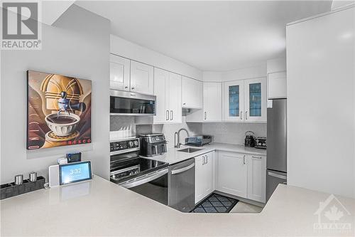 151 Bay Street Unit#905, Ottawa, ON - Indoor Photo Showing Kitchen