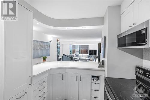 151 Bay Street Unit#905, Ottawa, ON - Indoor Photo Showing Kitchen