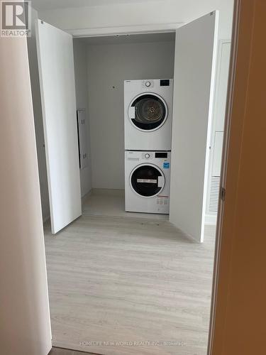 5111 - 3883 Quartz Road, Mississauga (City Centre), ON - Indoor Photo Showing Laundry Room