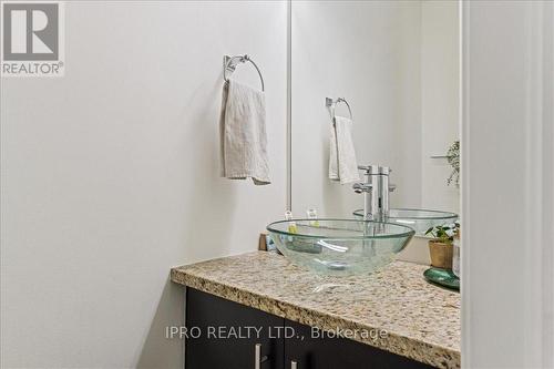 12 - 40 Dartmouth Gate, Hamilton (Lakeshore), ON - Indoor Photo Showing Bathroom