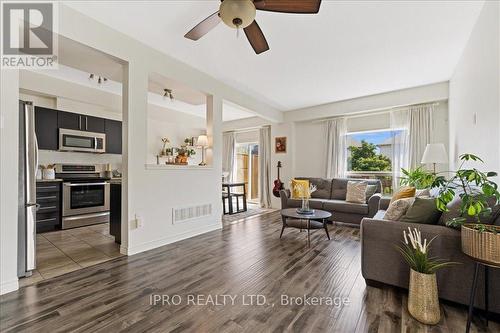 12 - 40 Dartmouth Gate, Hamilton (Lakeshore), ON - Indoor Photo Showing Living Room