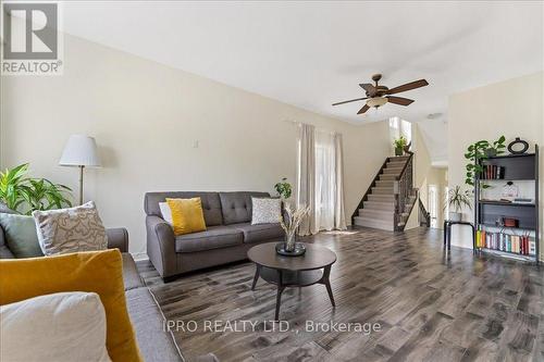 12 - 40 Dartmouth Gate, Hamilton (Lakeshore), ON - Indoor Photo Showing Living Room