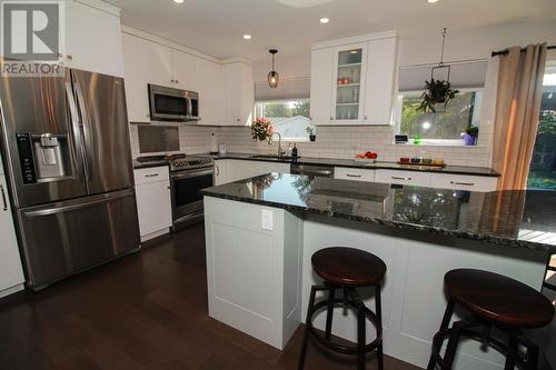 165 Caddy Ave, Sault Ste. Marie, ON - Indoor Photo Showing Kitchen With Upgraded Kitchen