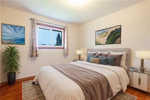 50 Lorne Avenue, Brant, ON - Indoor Photo Showing Bedroom