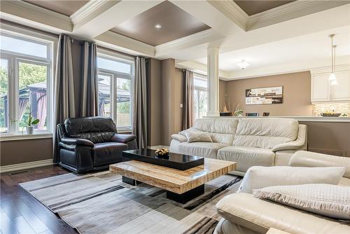 186 Millen Road, Hamilton, ON - Indoor Photo Showing Living Room