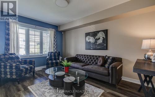 4444 Shuttleworth Drive, Niagara Falls, ON - Indoor Photo Showing Living Room