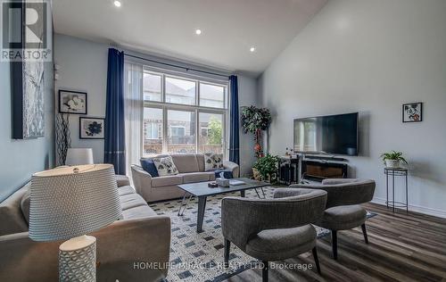 4444 Shuttleworth Drive, Niagara Falls, ON - Indoor Photo Showing Living Room