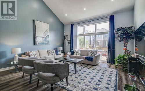 4444 Shuttleworth Drive, Niagara Falls, ON - Indoor Photo Showing Living Room