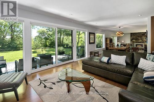 515 4Th Avenue W, Owen Sound, ON - Indoor Photo Showing Living Room