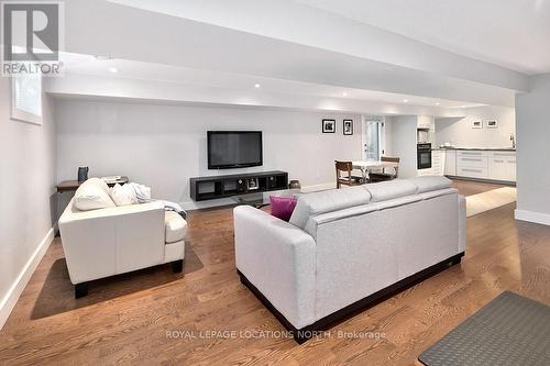 515 4Th Avenue W, Owen Sound, ON - Indoor Photo Showing Living Room