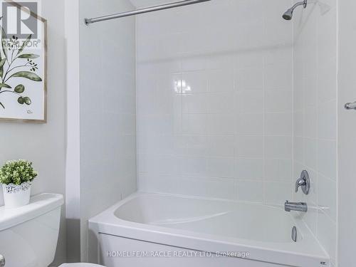 222 Amand Drive, Kitchener, ON - Indoor Photo Showing Bathroom