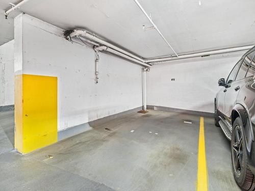 Parking - 206-650 Rue Notre-Dame O., Montréal (Ville-Marie), QC - Indoor Photo Showing Garage