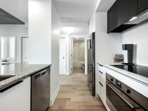 Cuisine - 2314-60 Rue De L'Éclipse, Brossard, QC - Indoor Photo Showing Kitchen With Upgraded Kitchen