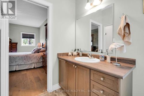 1584 Cahill Drive, Peterborough (Otonabee), ON - Indoor Photo Showing Bathroom