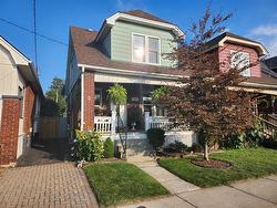 100 CROSTHWAITE Avenue N  Hamilton, ON L8H 4V2