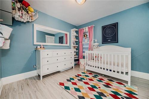 100 Crosthwaite Avenue N, Hamilton, ON - Indoor Photo Showing Bedroom