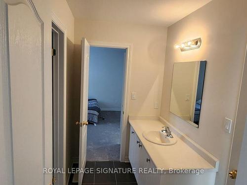 Upper-999 Black Cherry Dr, Oshawa, ON - Indoor Photo Showing Bathroom