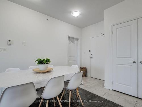 608-302 Essa Rd, Barrie, ON - Indoor Photo Showing Dining Room