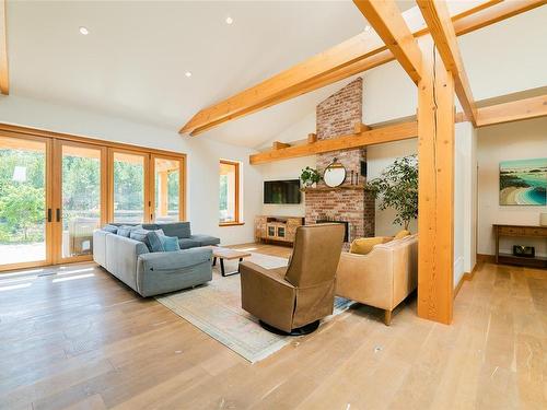 930 Spider Lake Rd, Qualicum Beach, BC 