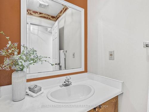 3 Heathcliffe Sq, Brampton, ON - Indoor Photo Showing Bathroom