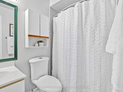 3 Heathcliffe Sq, Brampton, ON - Indoor Photo Showing Bathroom