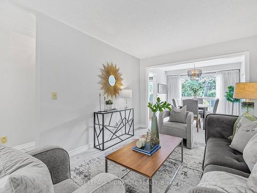 3 Heathcliffe Sq, Brampton, ON - Indoor Photo Showing Living Room