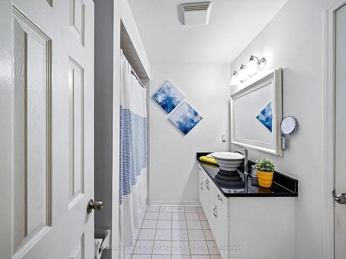 128 Twin Pines Cres, Brampton, ON - Indoor Photo Showing Bathroom