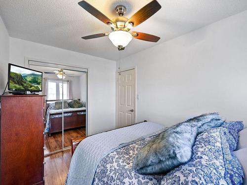 128 Twin Pines Cres, Brampton, ON - Indoor Photo Showing Bedroom