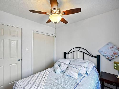 128 Twin Pines Cres, Brampton, ON - Indoor Photo Showing Bedroom