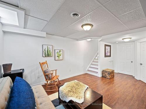 128 Twin Pines Cres, Brampton, ON - Indoor Photo Showing Living Room