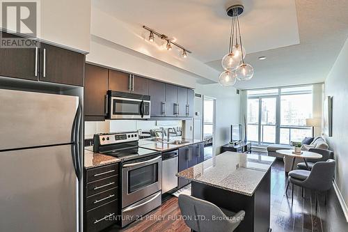 405 - 2885 Bayview Avenue, Toronto (Bayview Village), ON - Indoor Photo Showing Kitchen With Upgraded Kitchen