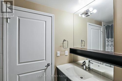 405 - 2885 Bayview Avenue, Toronto (Bayview Village), ON - Indoor Photo Showing Bathroom