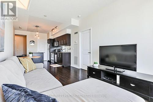 405 - 2885 Bayview Avenue, Toronto (Bayview Village), ON - Indoor Photo Showing Living Room