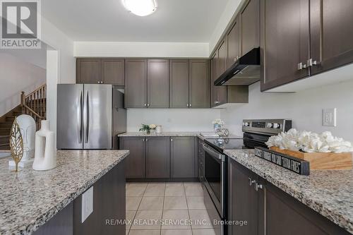 251 Bedrock Drive, Hamilton (Stoney Creek), ON - Indoor Photo Showing Kitchen With Upgraded Kitchen