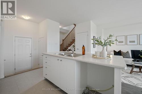 80 Selection Heights, Thorold (Allanburg/Thorold South), ON - Indoor Photo Showing Kitchen With Double Sink