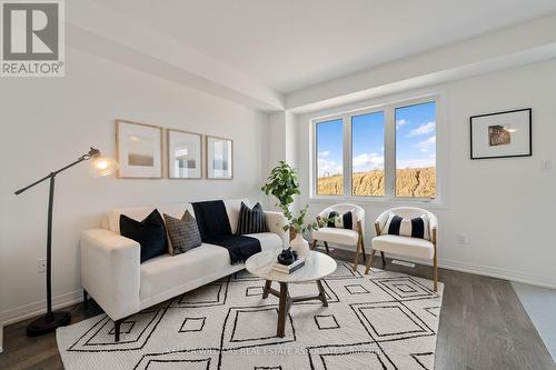 80 Selection Heights, Thorold (Allanburg/Thorold South), ON - Indoor Photo Showing Living Room