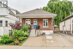 34 CRAIGMILLER AVENUE  Hamilton (Crown Point), ON L8L 3J1