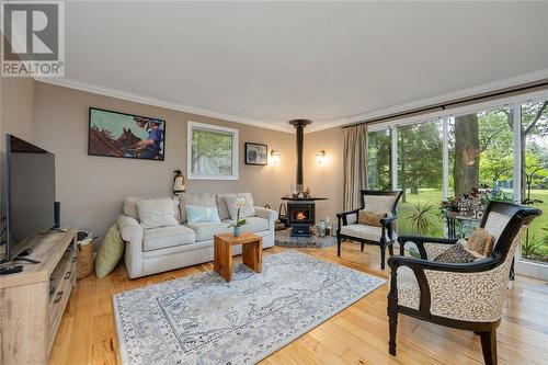 1931 Lakeshore Road, Sarnia, ON - Indoor Photo Showing Living Room