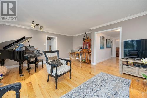 1931 Lakeshore Road, Sarnia, ON - Indoor Photo Showing Living Room