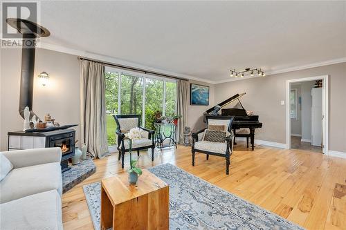 1931 Lakeshore Road, Sarnia, ON - Indoor Photo Showing Living Room