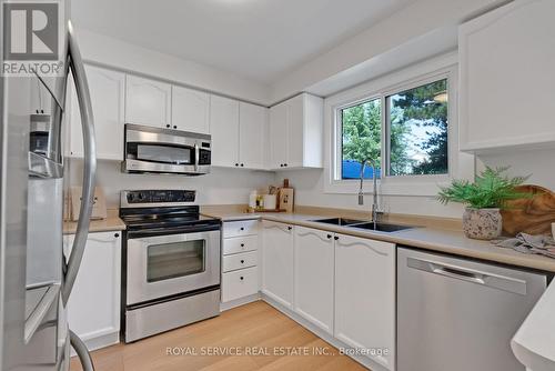 16 Resnik Drive, Clarington (Newcastle), ON - Indoor Photo Showing Kitchen With Double Sink