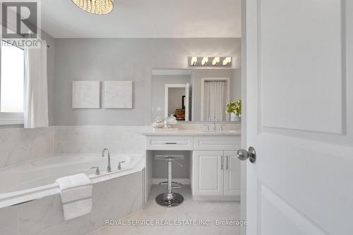 16 Resnik Drive, Clarington (Newcastle), ON - Indoor Photo Showing Bathroom