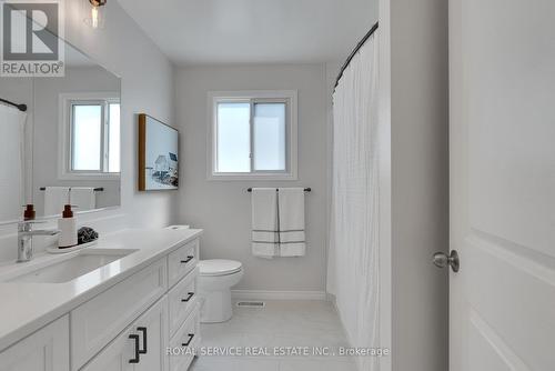 16 Resnik Drive, Clarington (Newcastle), ON - Indoor Photo Showing Bathroom