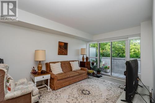 305 - 1400 Kingston, Toronto (Birchcliffe-Cliffside), ON - Indoor Photo Showing Living Room