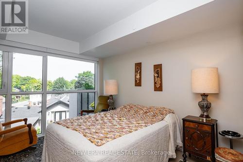 305 - 1400 Kingston, Toronto (Birchcliffe-Cliffside), ON - Indoor Photo Showing Bedroom