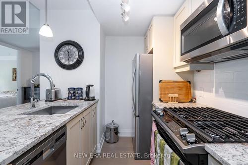 305 - 1400 Kingston, Toronto (Birchcliffe-Cliffside), ON - Indoor Photo Showing Kitchen